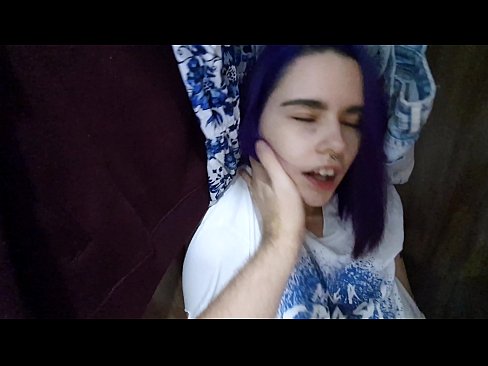 ❤️ Fant min søster i skapet og hjalp henne med å komme Jævla video på porno no.pornobot.ru ❌