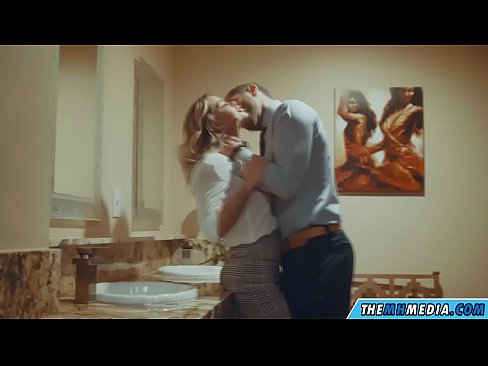 ❤️ Når en barmfagre blondine forfører deg på et offentlig toalett Jævla video på porno no.pornobot.ru ❌